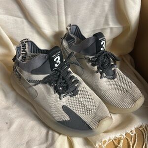 Good condition Mens sneaker